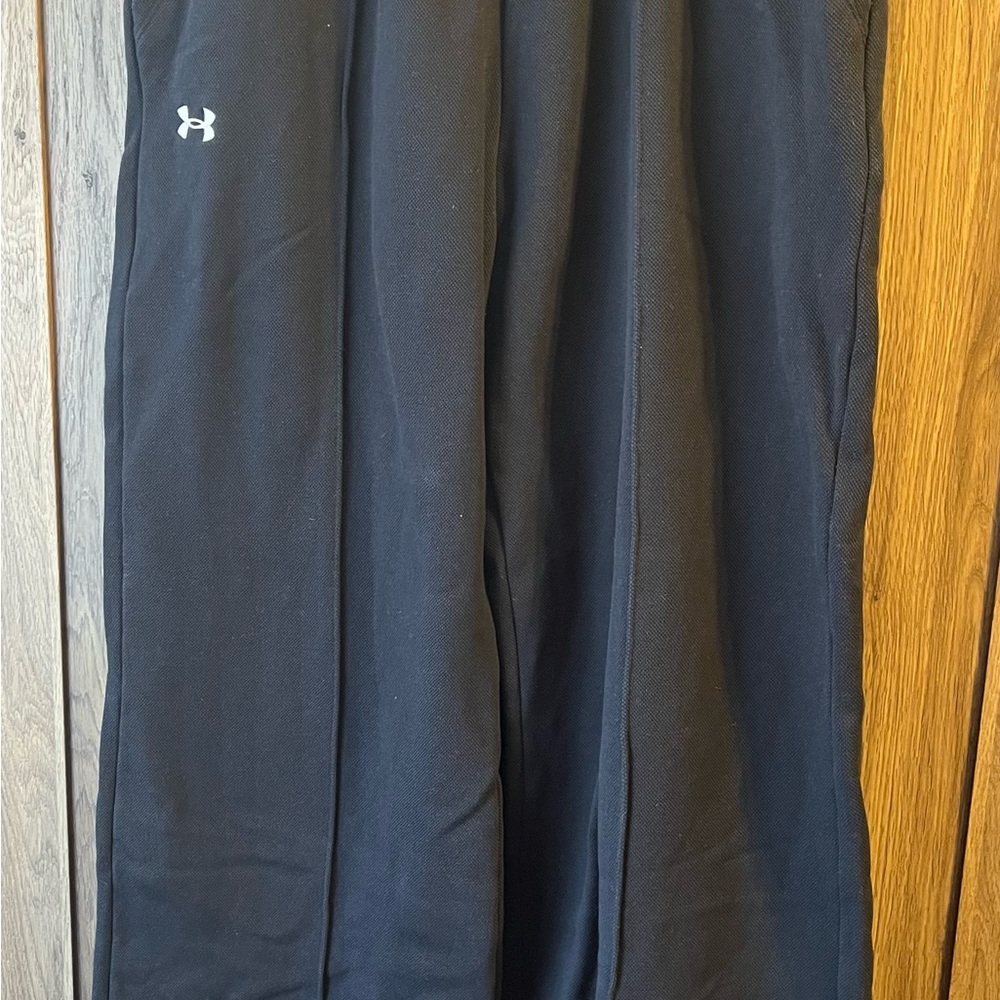 Women’s Under Armour wide leg athletic pants, size M, excellent condition